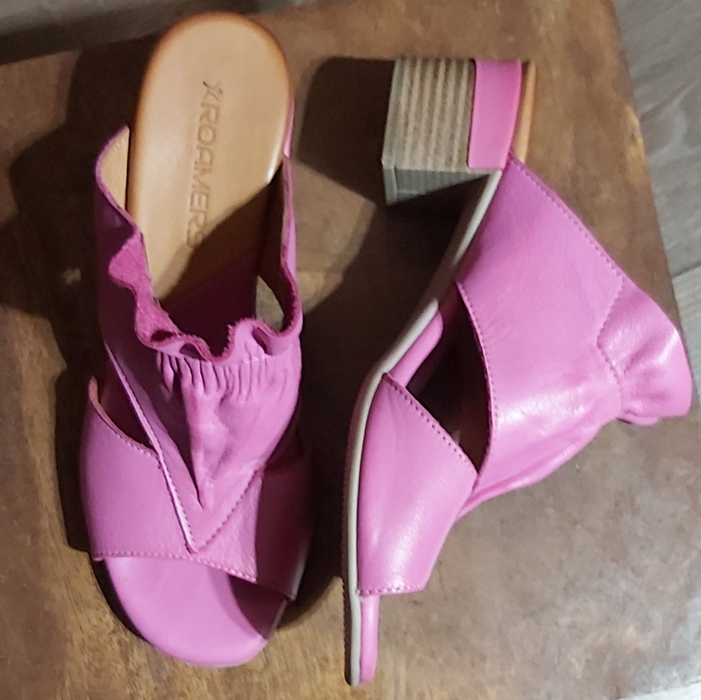 Roamers Leather Hot Pink Sandals